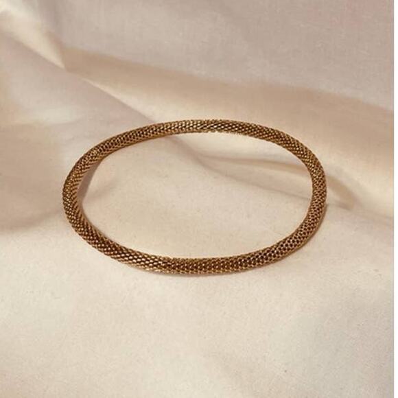 Vintage Lightweight Goldtone Mini Weave Design Bangle Bracelet - Picture 1 of 3